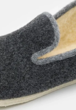 Traditional Unisex - Pantuflas - Asphalt/Gris 11 Traditional Unisex - Pantuflas - Asphalt/Gris -Zapateria Top 03e50145b01445da8974841aa6a55b8e scaled