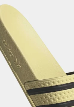 Adidas Originals Adilette Unisex - Chanclas De Baño - Almost Yellow/Core Black/Almost Yellow -Zapateria Top 0f1d10ae8fa84699ba762b5b225e3fb6