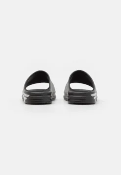EA7 Emporio Armani Crusher Distance Slide - Chanclas De Baño - Black 8 EA7 Emporio Armani Crusher Distance Slide - Chanclas De Baño - Black -Zapateria Top 184d5663e37345f5a63ed6b479d5b10c scaled