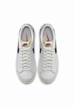 Nike Sportswear Blazer 77 Vntg Unisex - Zapatillas - White/Black Sail Total Orange 10 Nike Sportswear Blazer 77 Vntg Unisex - Zapatillas - White/Black Sail Total Orange -Zapateria Top 3ffadc2bd06143e08d04f89f6605c26c scaled