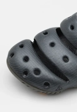 Keen Yogui - Sandalias Planas - Graphite -Zapateria Top 4c2913021abe4bbab93e4aa7a628b309 scaled