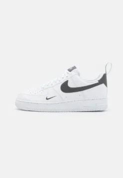 Nike Sportswear Air Force 1 07 Lv8 Ut Tu - Zapatillas - White/Metallic Dark Grey