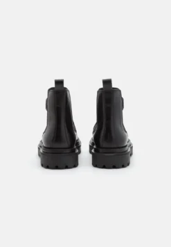 Sully Chelsea Boot - Botines - Black 8 Sully Chelsea Boot - Botines - Black -Zapateria Top 52328bdbaa5b46718b5fda9cdc79dc27 scaled