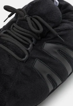 Oversized Slipper - Pantuflas - Black -Zapateria Top 60279e7582054a46a6925fce21bbba53 scaled