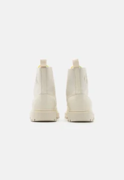 Calvin Klein Jeans Cap Pride 23 Boot - Botines Con Cordones - Creamy White 8 Calvin Klein Jeans Cap Pride 23 Boot - Botines Con Cordones - Creamy White -Zapateria Top 707035a19953499cbd1c6bba4daaead6 scaled