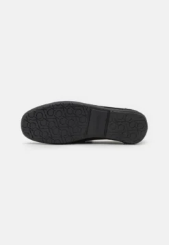 Calvin Klein Driver Plaque - Mocasines - Triple Black -Zapateria Top 719a72ae054445159c2c1f870a1ceb4f scaled