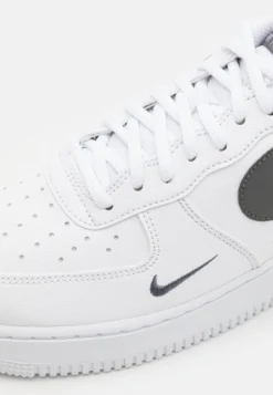 Nike Sportswear Air Force 1 07 Lv8 Ut Tu - Zapatillas - White/Metallic Dark Grey 11 Nike Sportswear Air Force 1 07 Lv8 Ut Tu - Zapatillas - White/Metallic Dark Grey -Zapateria Top 8d7a4546de574550b4eef605b52b83f9 scaled