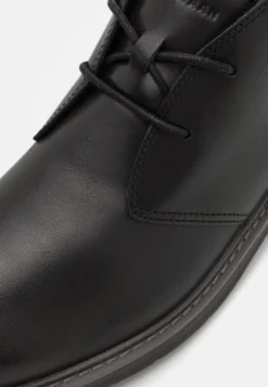 Cole Haan Go To Lace Chukka - Zapatos Con Cordones - Black/Dark Pavement -Zapateria Top a2f8ae0d15724a19bdfde2197054c208 scaled