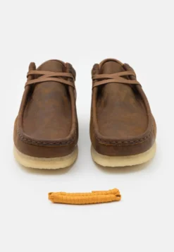 Clarks Originals Wallabee - Zapatos Con Cordones - Beeswax -Zapateria Top a60cef69562045f689af9e21f7aa39ae scaled