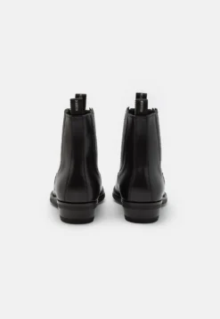 Nubikk Neve - Botines Camperos - Black 8 Nubikk Neve - Botines Camperos - Black -Zapateria Top ab0c7da054c946be960533562cbeb302 scaled