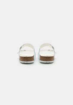 Birkenstock Arizona Triple Unisex - Sandalias Planas - White -Zapateria Top acf239a164424411a8ad1a042c1a6500 scaled