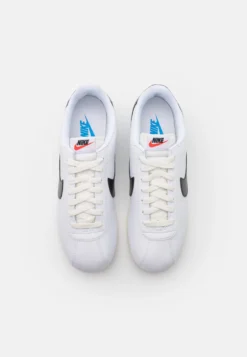 Nike Sportswear Cortez - Zapatillas - White/Black/Light Photo Blue/Sail/Team Orange -Zapateria Top b8af1fa906564f0c9f19c64509b60986 scaled