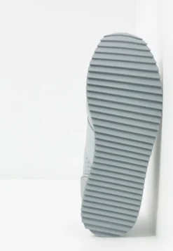 EA7 Emporio Armani Unisex - Zapatillas - Grey -Zapateria Top d823f47ac89f4ff7b6d1977d8ac88627 scaled