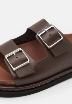 Marc O'Polo Mats - Sandalias Planas - Dark Brown -Zapateria Top e7028698a62146f2bd16d4a5fe0b1766 scaled